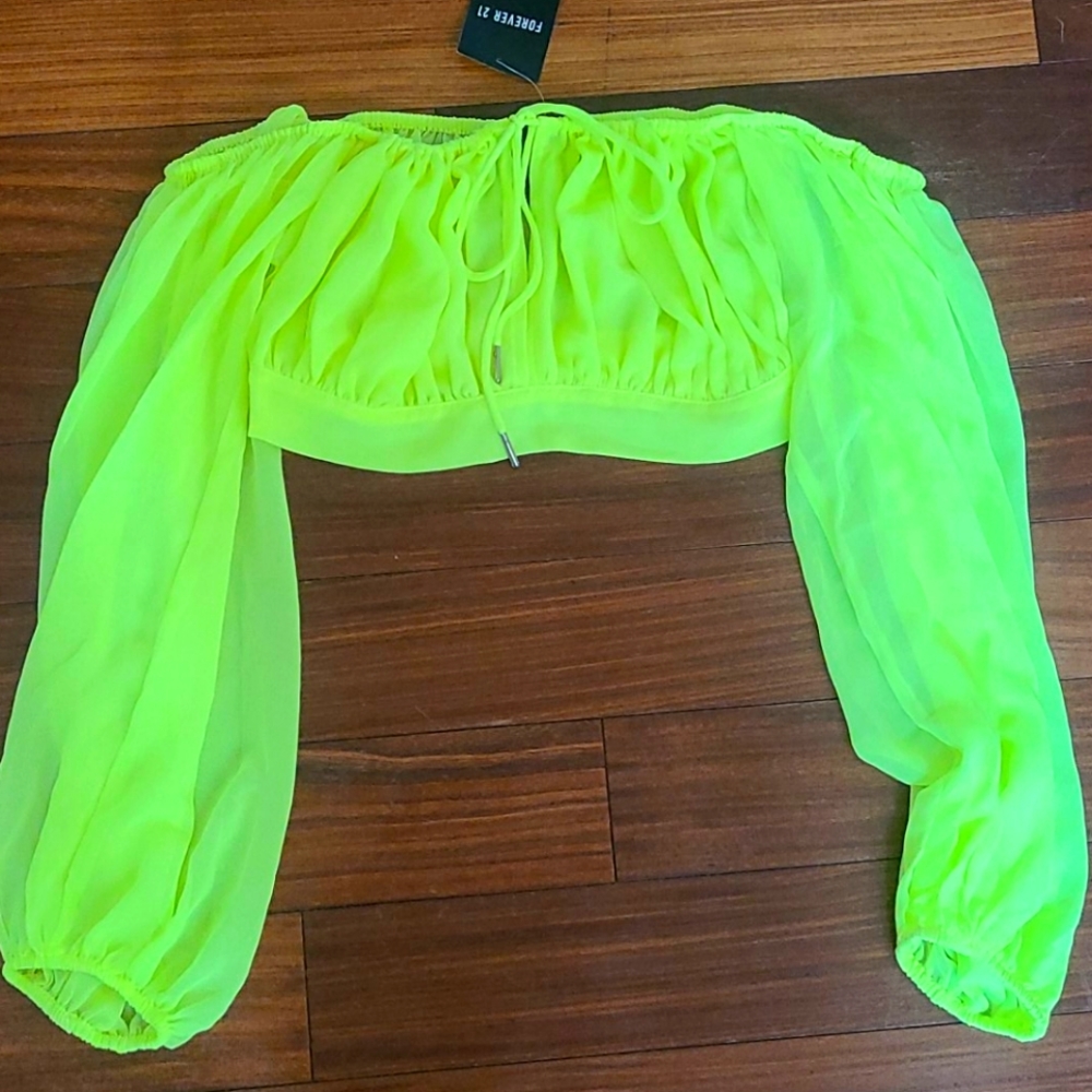 Forever 21 woman's off the shoulder crop top - Picture 1 of 3